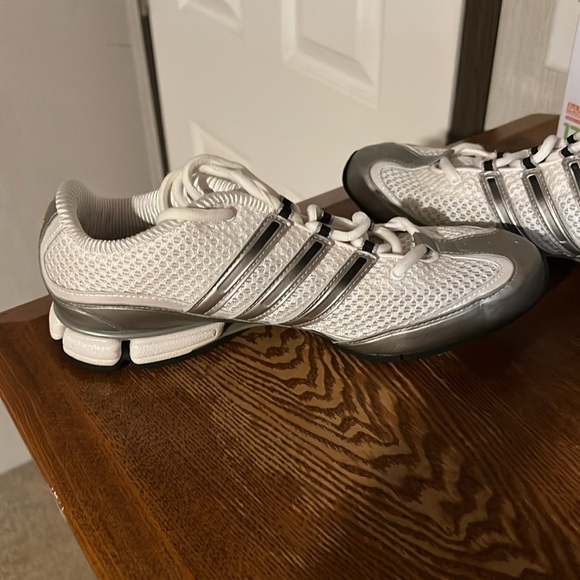 Adidas size 7 - Picture 5 of 7